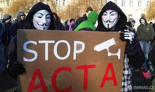 Pražský protest proti ACTA. Zdroj: E15.cz