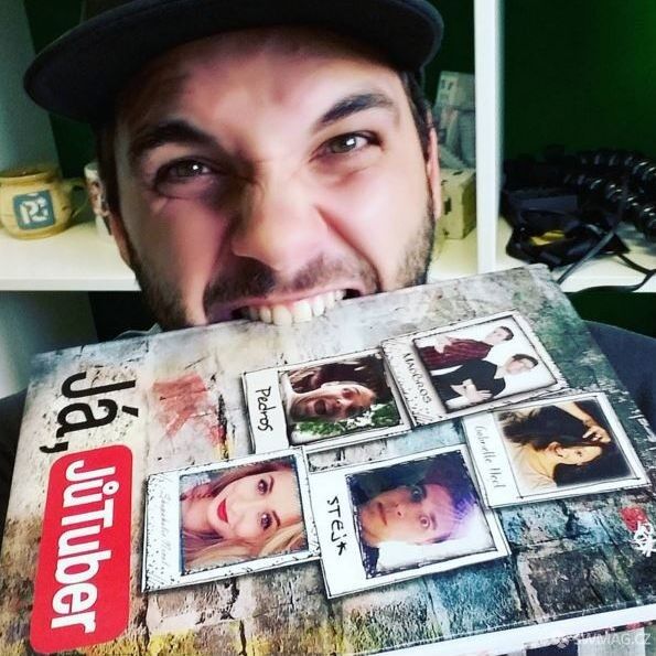 Pedro je součástí týmu stojícím za knihou Já, Jůtuber. Zdroj: Pedrosgame na Instagramu